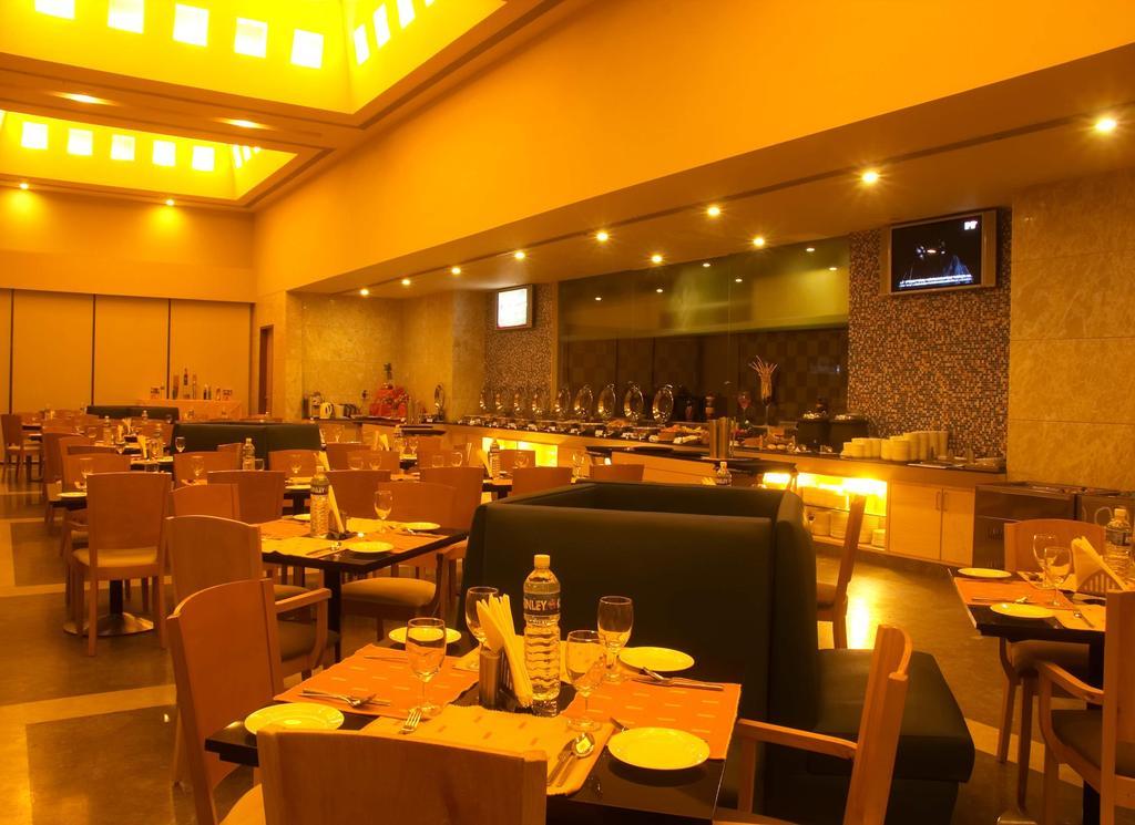 Radha Hometel Bangalore Restoran gambar